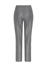 Graue, gerade geschnittene Hose aus einem weichen Stoff; verfügt über einen elastischen Bund und eine einzelne Rückentasche mit einem dezenten Reißverschluss.