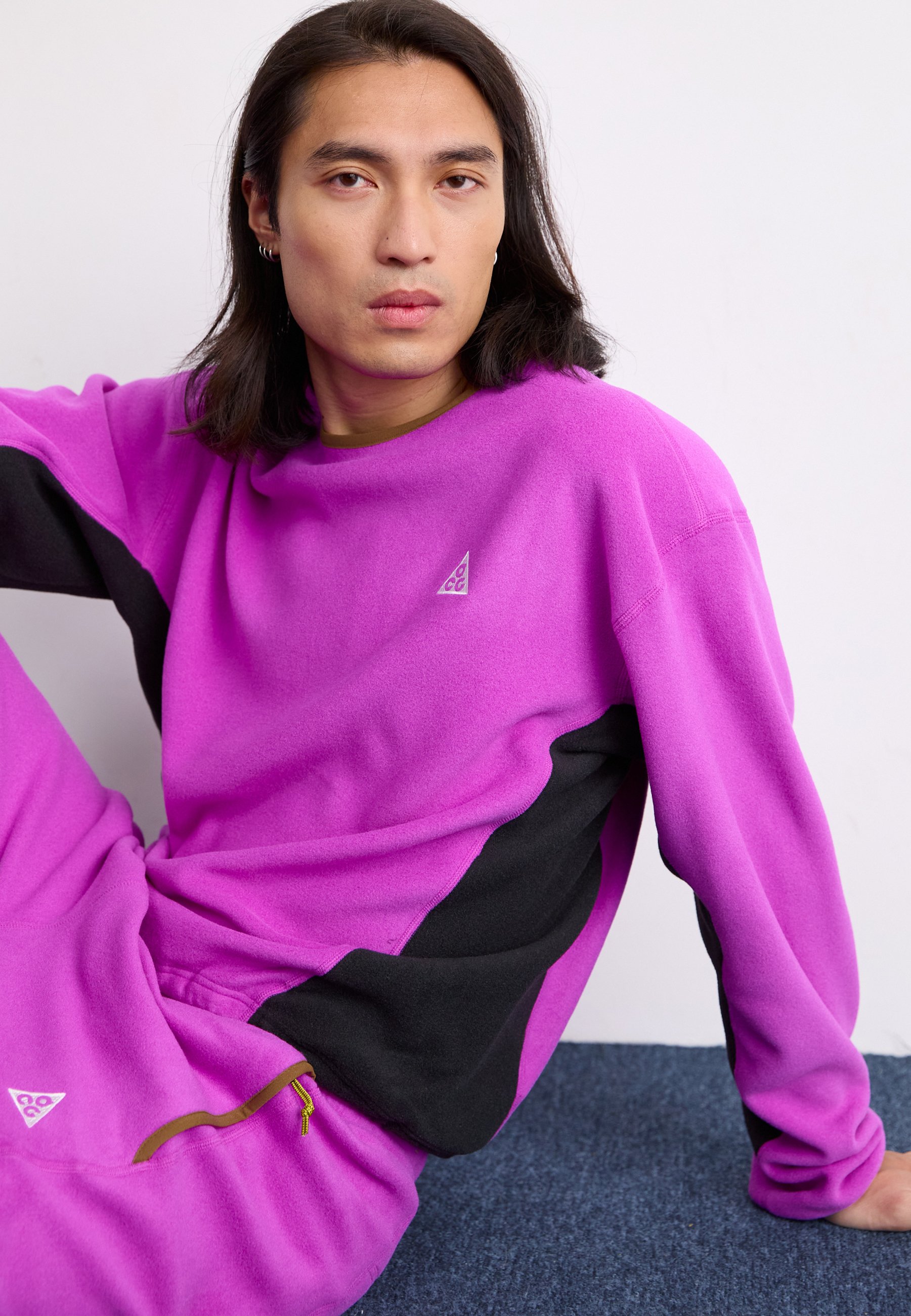 Nike ACG WOLF TREE CREW - Fleece jumper - vivid purple/black