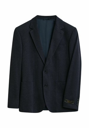 Navy blauwe blazer met twee voorzakken, ingeklapte revers en drie knopen. De stof lijkt gestructureerd, met een gladde binnenvoering.