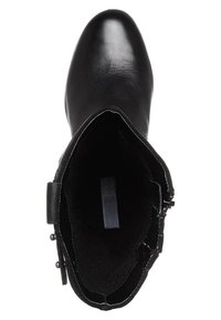 Stivale alla caviglia in pelle nera con una texture liscia, chiusura con zip sul lato e fodera interna morbida. Presenta una punta arrotondata e accenti minimi.