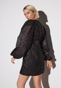 Next REGULAR FIT - WAISTED - Nappali ruha - black