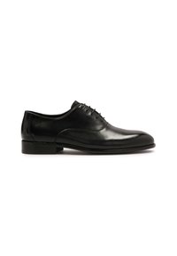 Scarpa da uomo in pelle nera, con finitura liscia, punta tonda e sei fori per i lacci. Presenta un tacco basso a blocco e un design minimalista.