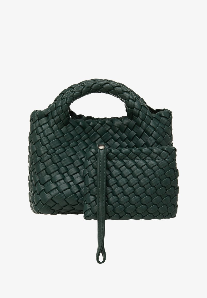 Grøn vævet læderhåndtaske med et rundt topgreb, der har en aftagelig pung på siden. Tekstureret overflade og kompakt design.