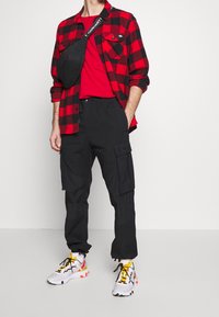 Pier One Camiseta estampada - red