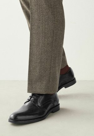 Next, Elegantné šnurovačky - black