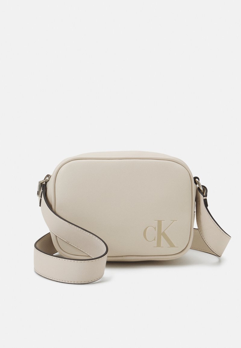 Calvin Klein Jeans SCULPTED CAMERA BAG Across body bag eggshell/offwhite Zalando.co.uk