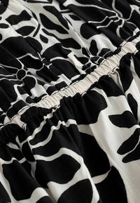 Next FRONT SHORT SLEEVE - Maksikleit - black white