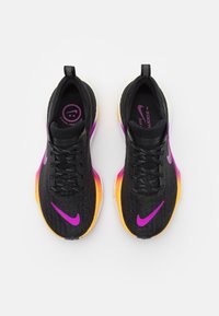 Nike Performance ZOOMX INVINCIBLE FK 3 - Apavi skriešanai pa asfaltu - black/hyper violet/laser orange/coconut milk/anthracite/metallic black
