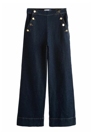 Pantalones de mezclilla oscuros de pierna ancha con acentos de botones dorados en el frente, fabricados con un tejido resistente y costuras en contraste en el dobladillo.