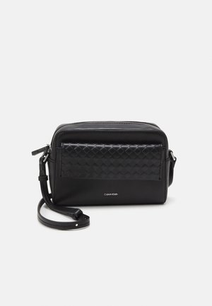 MINI QUILT CAMERA BAG - Soma ar siksnu pāri ķermenim - black