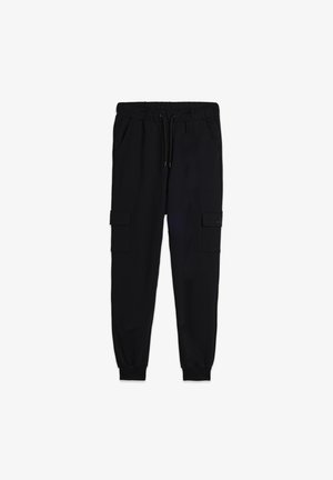 Pantalones cargo negros de tejido suave con cinturilla elástica, tobillos acampanados, dos bolsillos laterales y dos bolsillos de carga.