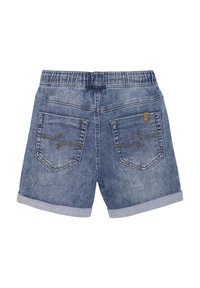 Jeansshorts met een lichtblauwe wassing, voorzien van omgeslagen zoom, twee achterzakken met stikdetails en een elastische tailleband.