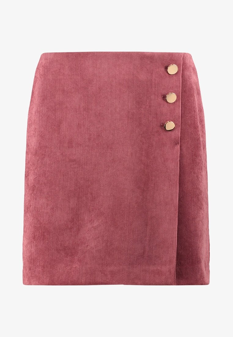 Jupe mini en velours côtelé rose poudré avec trois boutons dorés sur le côté gauche. Caractérisée par une texture côtelée verticale et un design portefeuille.