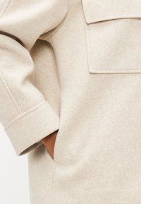 ONLY Petite Chaqueta de entretiempo - beige