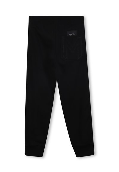 Zwarte sweatpants met een elastische tailleband en strakke boorden. Bevat een achterzak met een "M"-logo dat in een contrasterende kleur is gestikt. Zachte textuur.