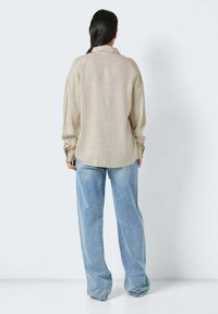 Noisy May LOOSE FIT - Gombos blúz - natural