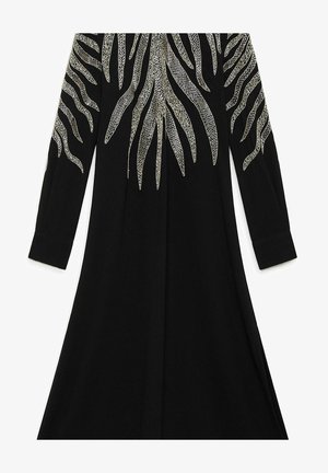 Vestito nero con maniche lunghe caratterizzato da un motivo a raggiera metallica argentata sulle spalle, realizzato in un tessuto liscio e fluente.