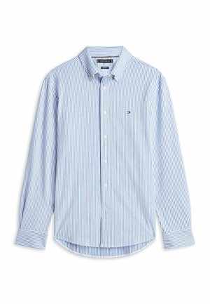 Camicia a righe verticali blu e bianche con maniche lunghe, bottoni e colletto abbottonato con piccolo logo sul petto a sinistra.
