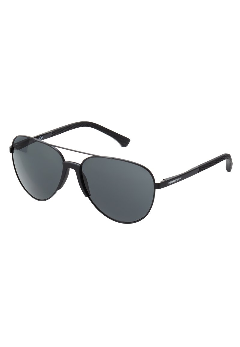 Ochelari de soare cu un cadru ușor din metal negru, lentile gri cu nuanță închisă și accente din cauciuc texturat negru pe brațe. Design stil aviator.