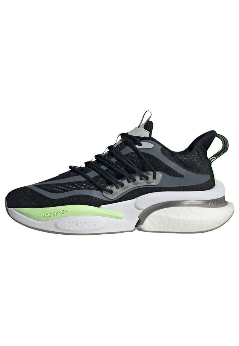 Basket de sport noire et grise avec semelle verte et blanche, lacets noirs, talon rembourré et languette et talon avec languettes de tirage.