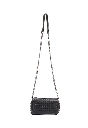 Borsa rettangolare nera realizzata in materiale testurizzato, con motivo di borchie circolari, tracolla a catena e chiusura con zip.