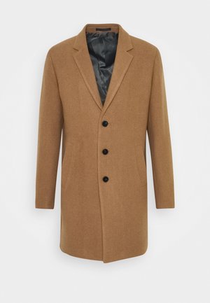 Manteau pour homme en laine brun camel à simple boutonnage, col à cran, trois boutons noirs, poches latérales et doublure intérieure en satin noir.