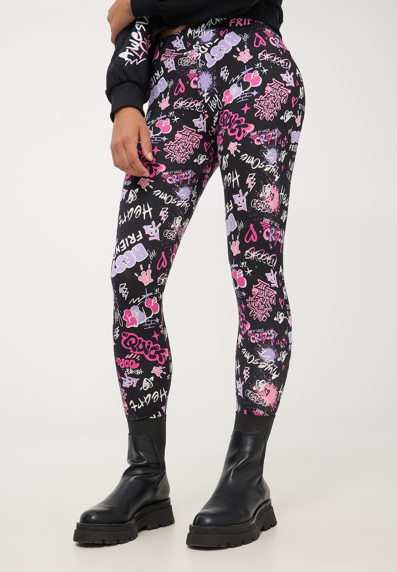 Terranova VITA ALTA CON STAMPE GRAFFITI - Leggings - nero