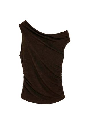 Top marrón, con escote fuera de los hombros, de diseño drapeado y textura fruncida en el costado, fabricado con una tela suave y elástica.