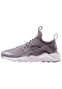 Nike Sportswear Air Huarache Run Ultra Trainers Gunsmoke Metallic Silver White Grey Zalando Co Uk