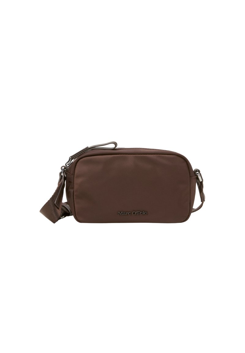 Borsa a tracolla in nylon marrone di forma rettangolare, con chiusura a zip, tracolla regolabile e logo del marchio embosso sul davanti.