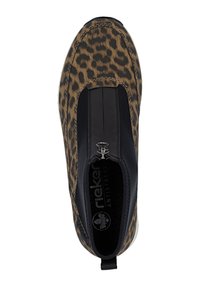 Chaussure à enfiler imprimée léopard avec des panneaux élastiques noirs sur les côtés et une finition texturée. Présente une semelle intérieure rembourrée portant l'étiquette "Antistress" pour le confort.