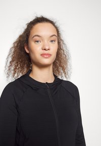 Athleta PACIFICA ILLUME JACKET - Camisola com fecho - black