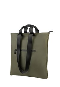 Groene draagtas gemaakt van glad, duurzaam materiaal, met twee zwarte stoffen handvatten en een voorzak met rits. Eenvoudige rechthoekige vorm.