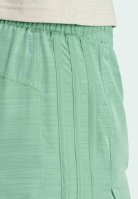 Unselected, preloved green