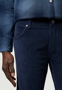 Wrangler GREENSBORO - Vaqueros rectos - mood indigo