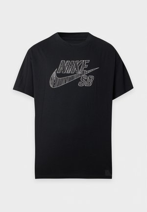 Черна тениска с къс ръкав Nike SB, с бяло контурно лого и swoosh на гърдите, показана на светъл фон.