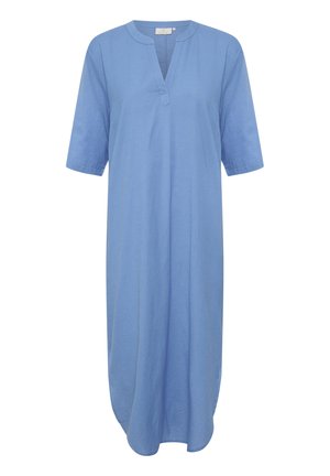 Lichtblauwe jurk tot op de knie met korte mouwen en een V-hals kraag, gemaakt van een zachte, vloeiende stof.
