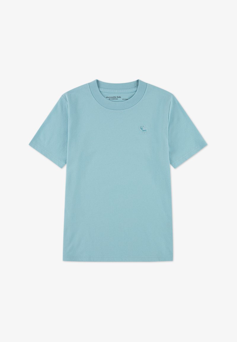 Ανοιχτό μπλε βαμβακερό t-shirt με κοντά μανίκια, στρογγυλή λαιμόκοψη και ένα μικρό κεντητό σχέδιο ταράνδου στο στήθος σε αντίστοιχο χρώμα.