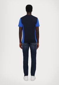EA7 Emporio Armani Apdrukāts T-krekls - dark blue