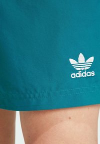 adidas Originals ADICOLOR ESSENTIALS SOLID - Shorts da mare - legacy teal