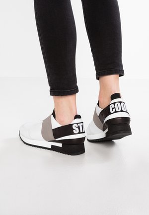 Slip-ons - white