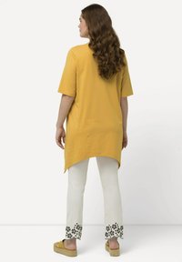 Ulla Popken HANDKERCHIEF HEM - Bluse - sand