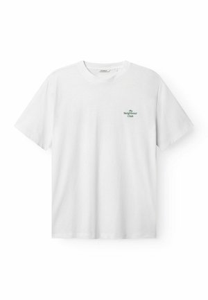 Bela bombažna majica s kratkimi rokavi in okroglim ovratnikom. Na zgornjem levem delu ima zelen natisnjen logotip z napisom „The Neighbour Club“.