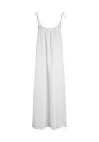 Robe maxi blanche avec de fines bretelles réglables, coupe ample, encolure froncée, réalisée en tissu léger. Texture lisse, sans motifs.