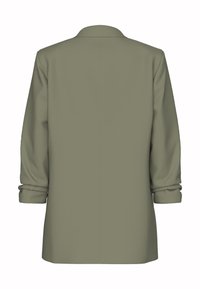 Olivově zelený blazer s přiléhavým střihem, dlouhé rukávy vyhrnuté, klopový límec a hladká textura. Zadní pohled ukazuje jednoduché švy.