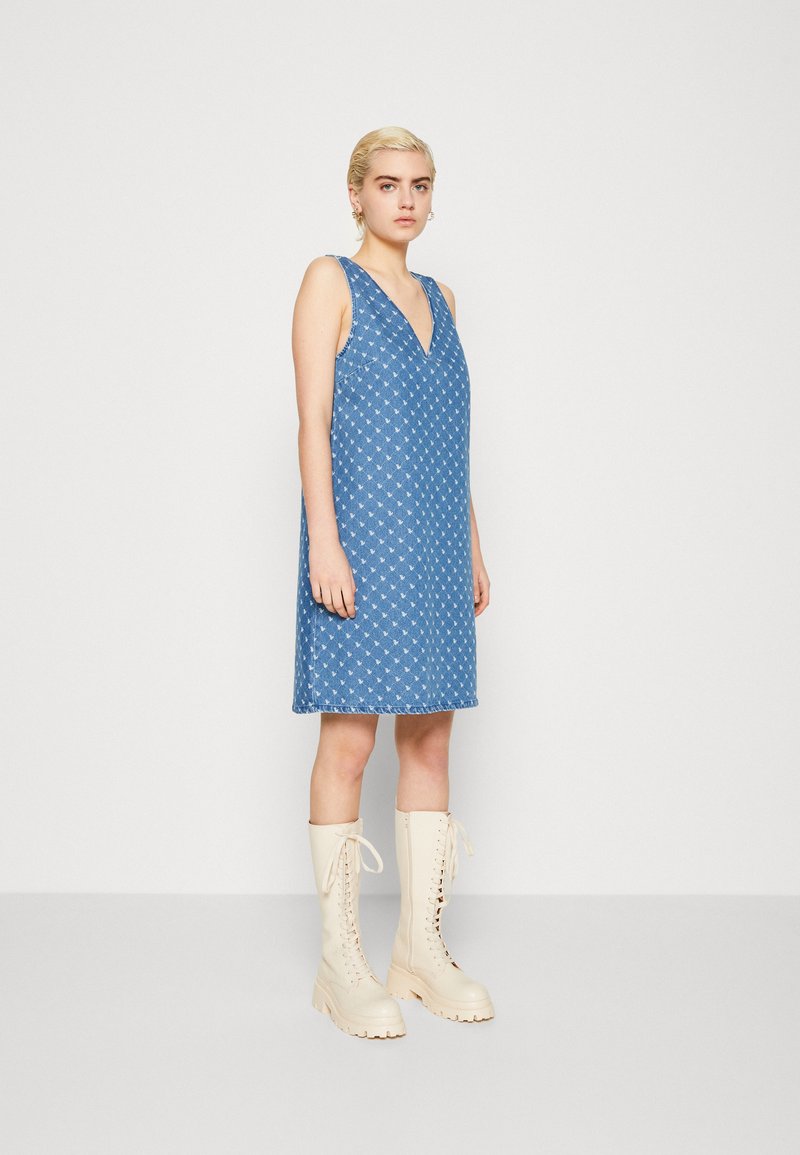 Pieces denim skjorta PCNURSEL - Bright White Black Zebra