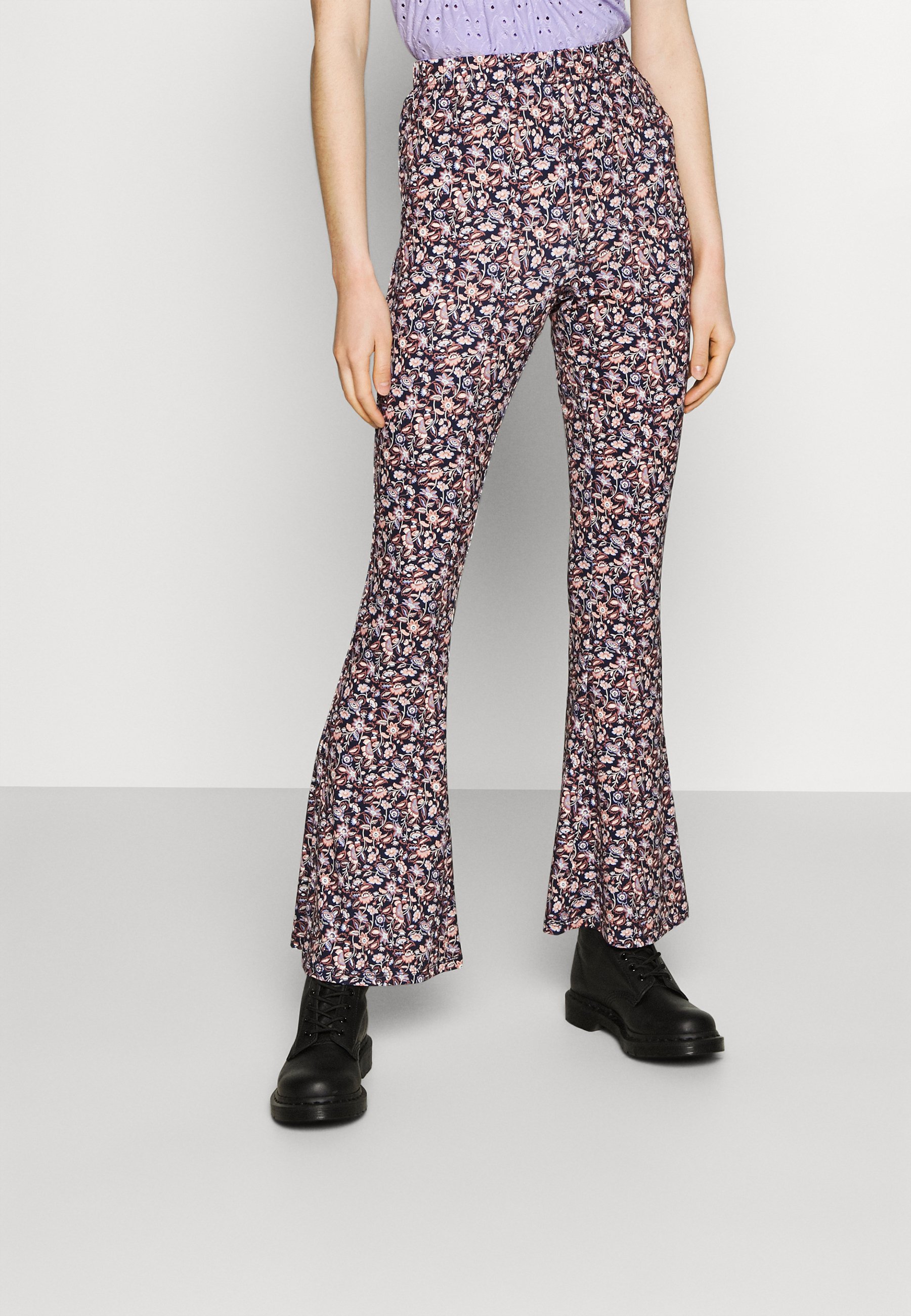 Vila VICOSMO FESTIVAL PANTS - Broek - black/pink/purple/Zwart - Zalando.nl