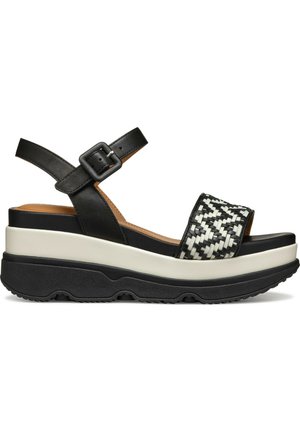 Sandali platform neri con fascia intrecciata bianco e nera, cinturino alla caviglia regolabile e suola chunky bicolore. Suola in gomma testurizzata.