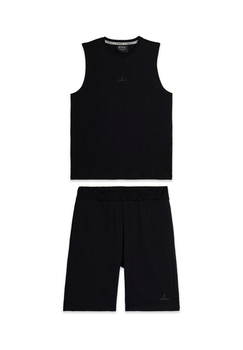 Completo in nero costituito da una canotta sportiva e pantaloni corti, realizzato in tessuto morbido, con collo rotondo, design senza maniche e vita elastica.