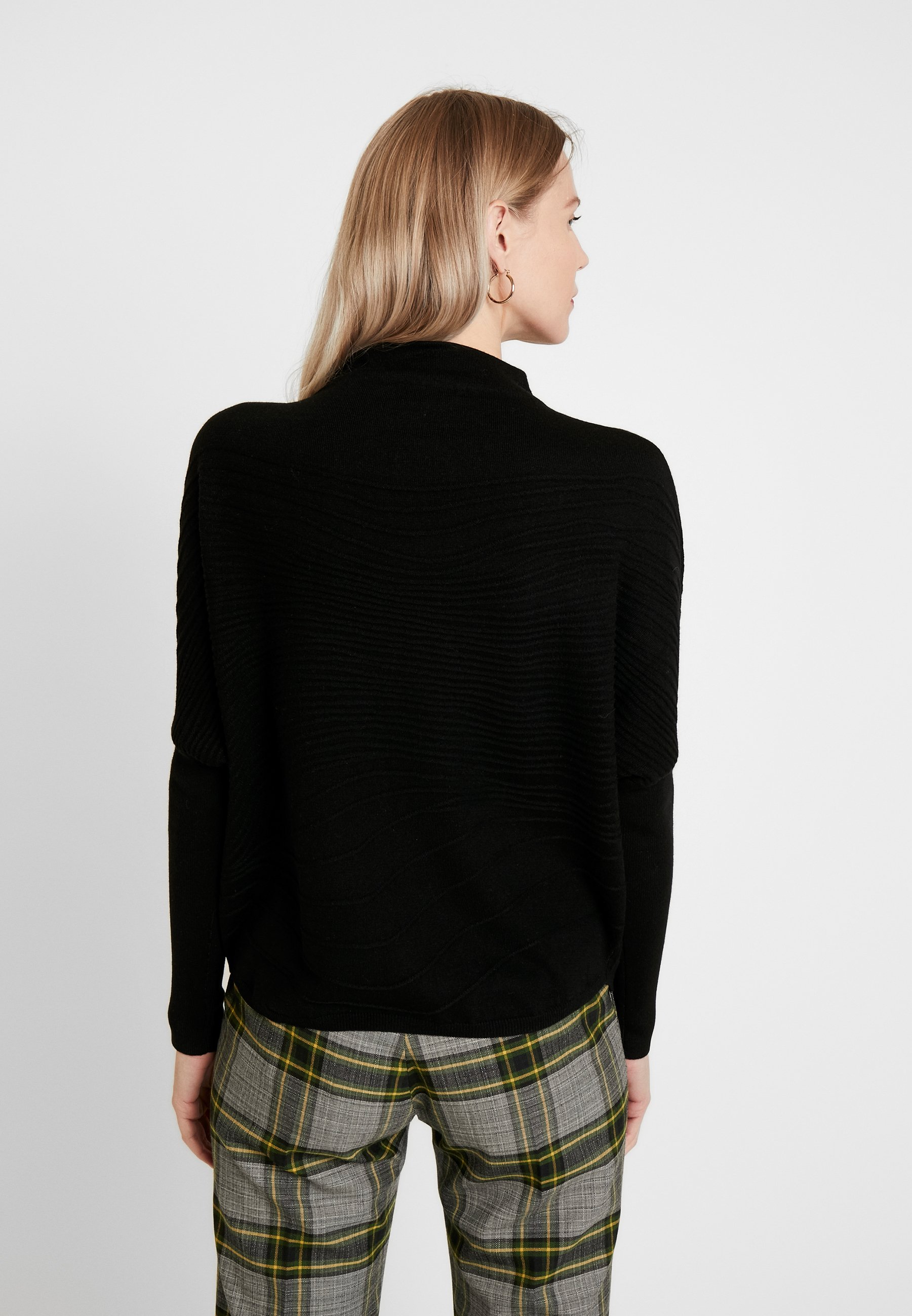 someday. TENDAI Strikkegenser black Zalando.no someday. CHERA - Bukse - garden green